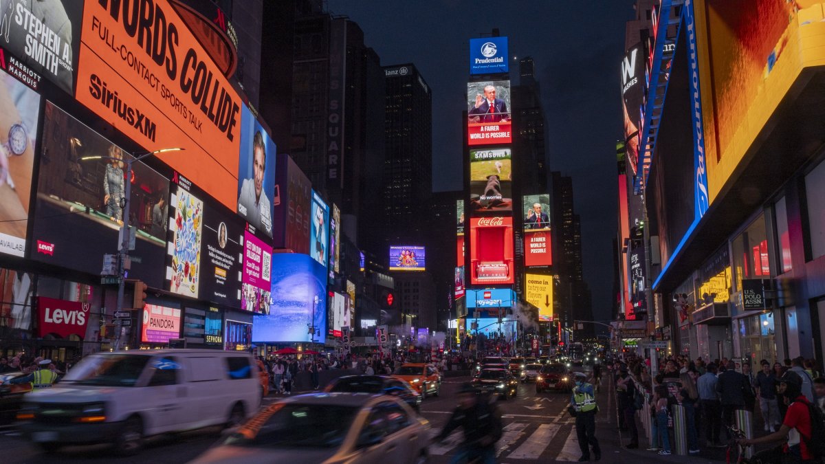 President Recep Tayyip Erdoğan’s quote, “The World is Bigger than Five,” is displayed on LED screens in Times Square, New York, U.S., Sept. 24, 2025. (AA Photo)