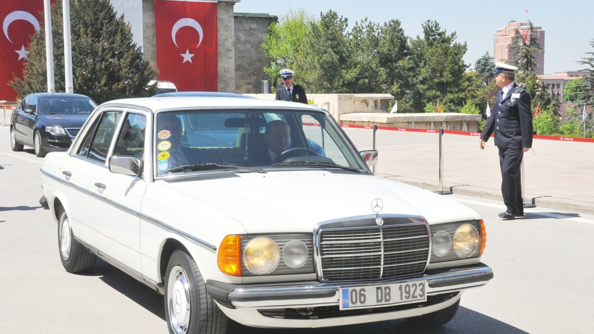 Nationalist Movement Party (MHP) leader Devlet Bahçeli drives his vintage Mercedes car, Ankara, Türkiye, April 23, 2013. (AA Photo)