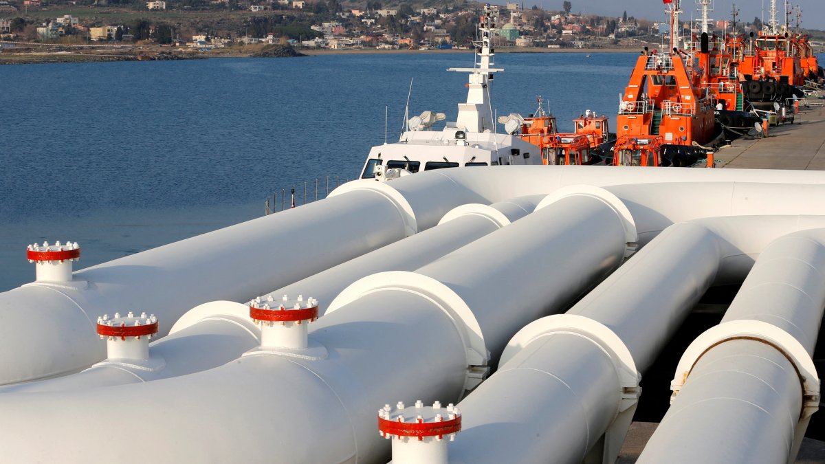A general view shows pipes at Türkiye&#039;s Mediterranean port of Ceyhan, some 70 kilometers (43.5 miles) from Adana province, Türkiye, Feb. 19, 2014. (Reuters File Photo)