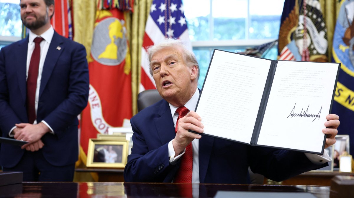 U.S. President Donald Trump shows a signed executive order on a deal that would divest TikTok&#039;s U.S. operations from its Chinese owner, ByteDance, at the White House, Washington, D.C., U.S., Sept. 25, 2025. (Reuters Photo)