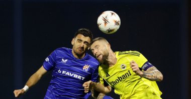 Dinamo Zagreb&#039;s Sandro Kulenovic (L) in action with Fenerbahçe&#039;s Milan Skriniar during the UEFA Europa League match at Stadion Maksimir, Zagreb, Croatia, Sept. 24, 2025. (Reuters Photo)