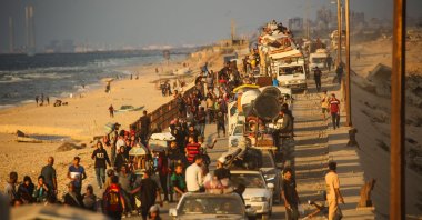 Displaced Palestinians move southward with their belongings along a road in Nuseirat, central Gaza Strip, Palestine, Sept. 24, 2025. (AFP photo)