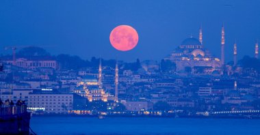 Full moon is seen over Istanbul, Türkiye, April 13, 2025. (Reuters Photo)