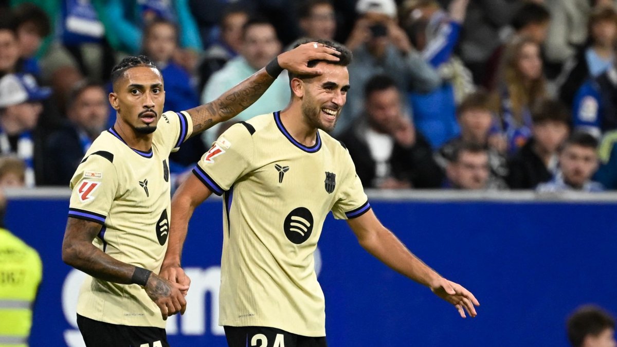 Barcelona&#039;s Eric Garcia (R) celebrates with teammate Raphinha after scoring their first goal during the La Liga match against Real Oviedo at the Carlos Tartiere stadium, Oviedo, Spain, Sept. 25, 2025. (AFP Photo)