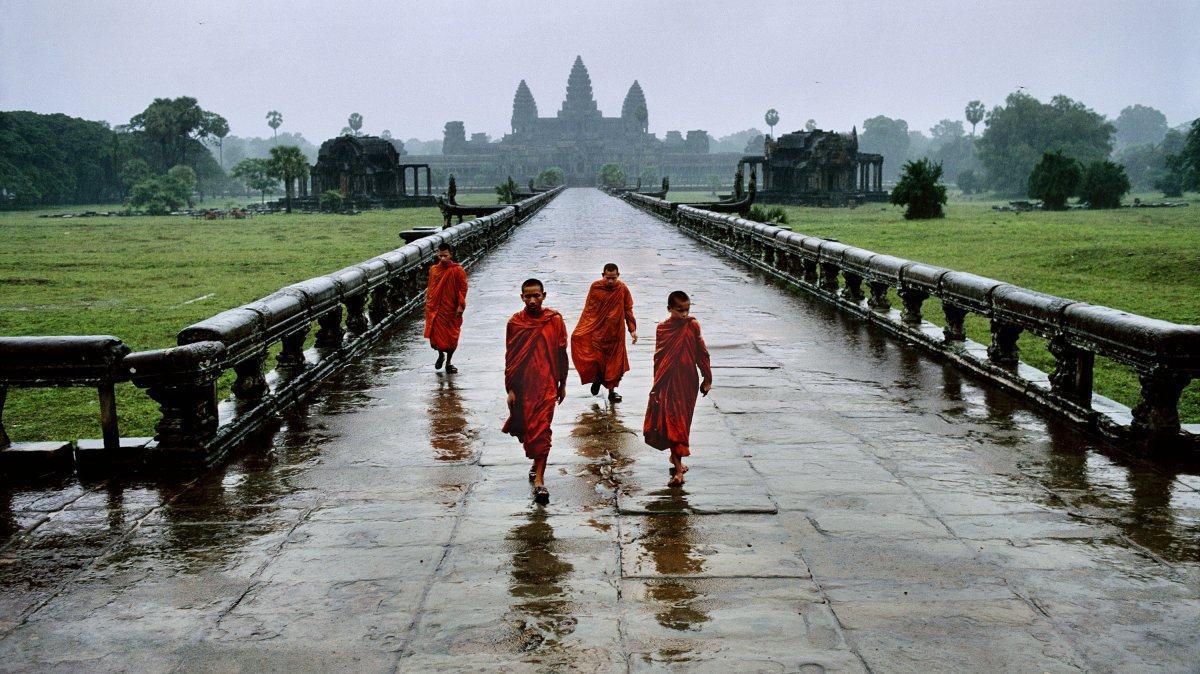 Steve McCurry&#039;s &quot;Young Monks in the Rain&quot; will be presented as part of 212 Photography. (Photo courtesy of 212 Photography)