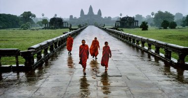 Steve McCurry&#039;s &quot;Young Monks in the Rain&quot; will be presented as part of 212 Photography. (Photo courtesy of 212 Photography)