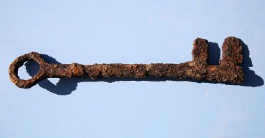 The key uncovered during the archaeological excavations at Bitlis Castle, Bitlis, southeastern Türkiye, Sept. 15, 2025. (AA Photo)