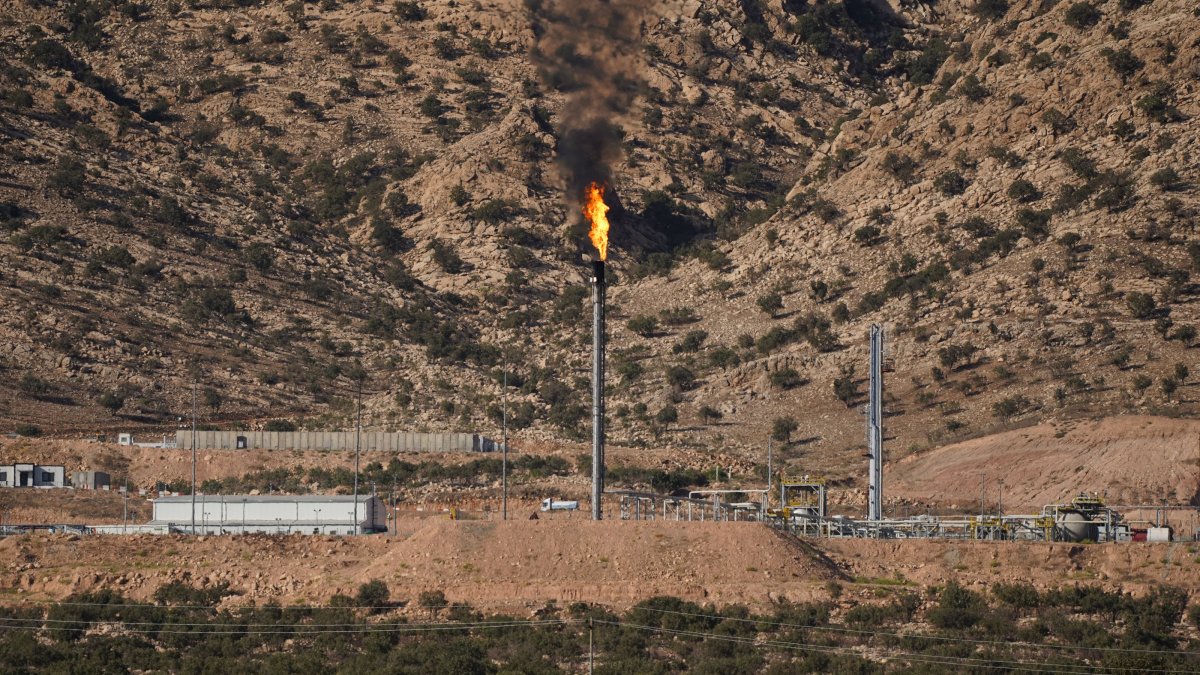 The Fishkhabur oil field, operated by Norwegian energy company DNO, near the city of Zakho in northern Dohuk province, Iraq, Sept. 26, 2025. (AA Photo)  ( Ismael Adnan Yaqoob - Anadolu Ajansı )