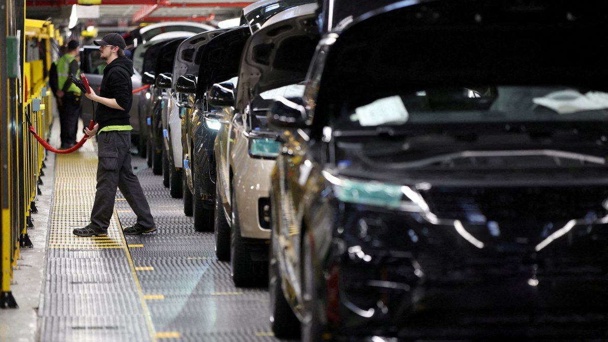 A member of staff works on the production line at Jaguar Land Rover’s factory, Solihull, U.K., Dec. 15, 2022. (Reuters Photo)