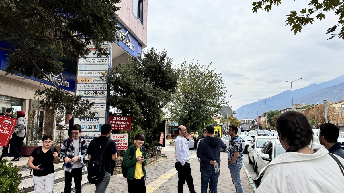 Residents evacuate buildings and gather outside following a 5.4 magnitude earthquake in Simav, Kütahya, Türkiye, Sept. 28, 2025. (AA Photo)