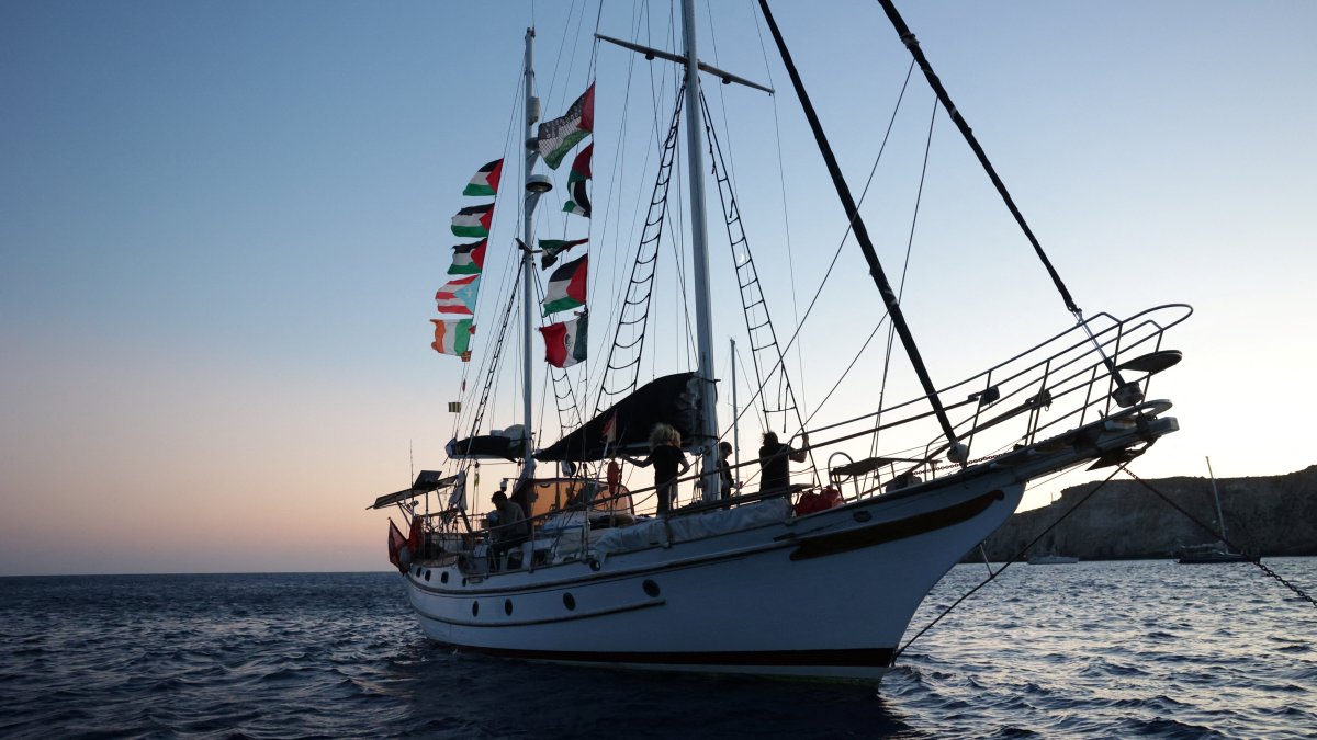 A sailing boat, part of the GSF, aiming to reach Gaza and break Israel&#039;s naval blockade, sails off Koufonisi islet, Greece, Sept. 26, 2025. (Reuters Photo)