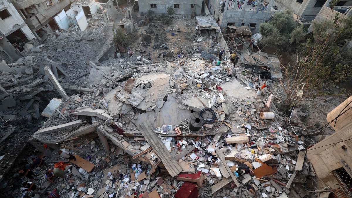 Palestinians check the rubble of a building destroyed by an Israeli strike in the Nuseirat refugee camp, Gaza Strip, Palestine, Sept. 28, 2025. (AFP Photo)