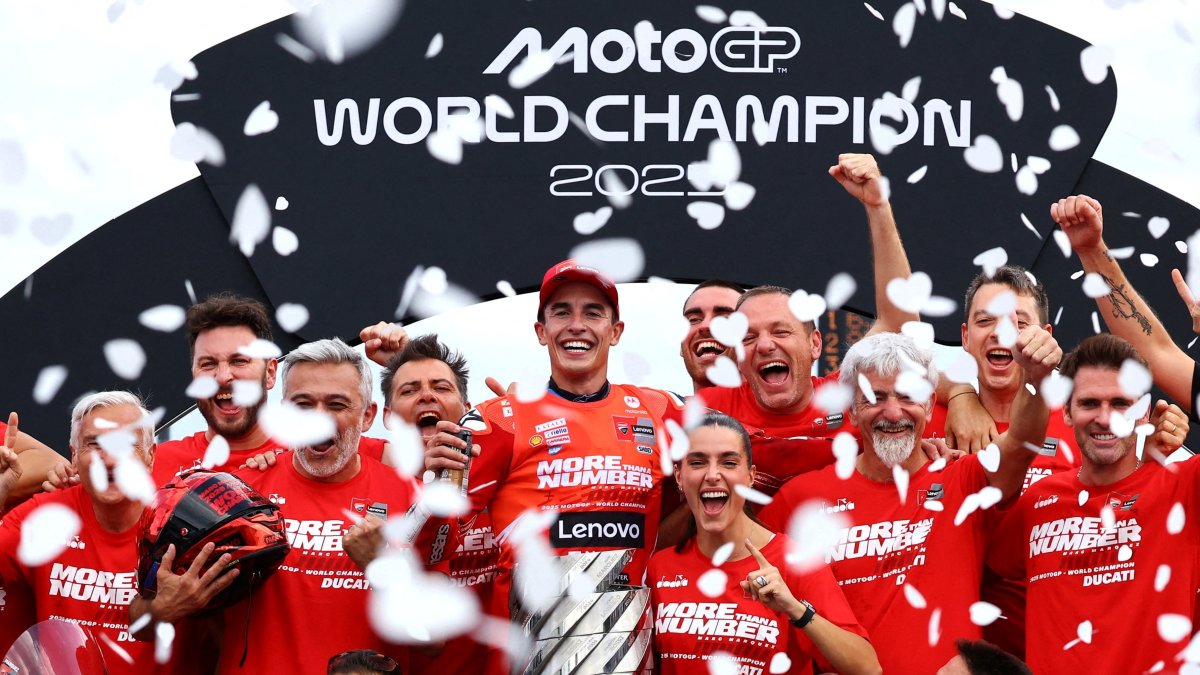 Ducati&#039;s Marc Marquez and his team celebrate with the 2025 MotoGP World Championship trophy at the Japanese Grand Prix, Motegi, Japan, Sept. 28, 2025. (Reuters Photo)