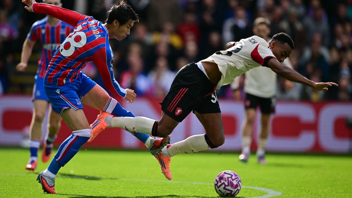 Crystal Palace&#039;s Daichi Kamada (L) vies with Liverpool&#039;s Ryan Gravenberch (R) during a Premier League match in London, U.K., Sept. 27, 2025. (AFP Photo)