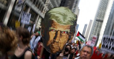 People carry a banner depicting U.S. President  Donald Trump, as they protest against Israel, New York, U.S., Sept. 26, 2025. (Reuters Photo)
