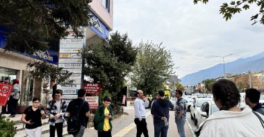Residents evacuate buildings and gather outside following a 5.4 magnitude earthquake in Simav, Kütahya, Türkiye, Sept. 28, 2025. (AA Photo)