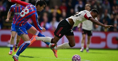 Crystal Palace&#039;s Daichi Kamada (L) vies with Liverpool&#039;s Ryan Gravenberch (R) during a Premier League match in London, U.K., Sept. 27, 2025. (AFP Photo)