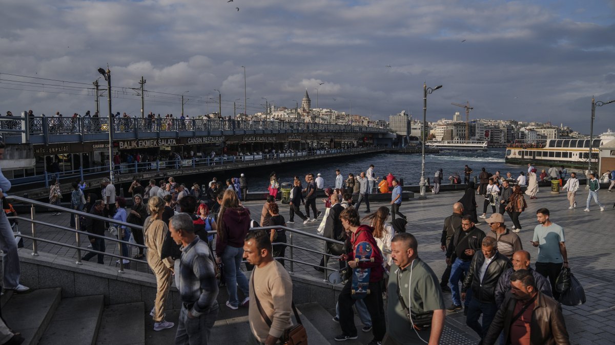 People walk in the bustling Eminönü area of Istanbul, Türkiye, Sept. 21, 2025. (AA Photo)