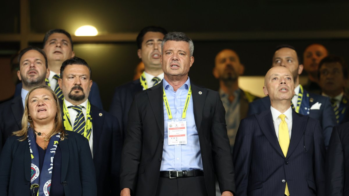 Fenerbahçe president Sadettin Saran (C) watches on during the Süper Lig match against Antalyaspor at Chobani Stadium, Sept. 28, 2025. (AA Photo)