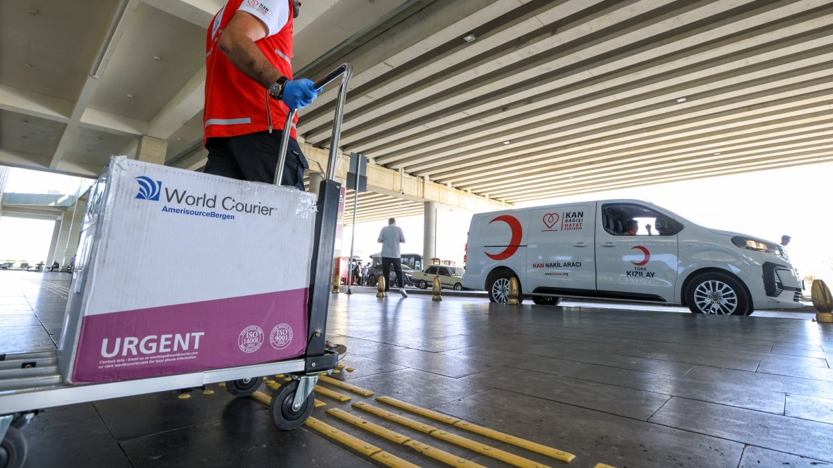A box containing rare golden blood is being transported for a life-saving transfusion, Gaziantep, Türkiye