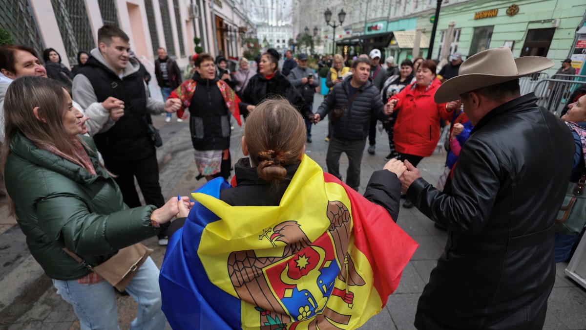People dance in the street outside the Moldovan Embassy where Moldovan citizens vote in parliamentary elections, in Moscow, Russia, September 28, 2025. REUTERS/Ramil Sitdikov