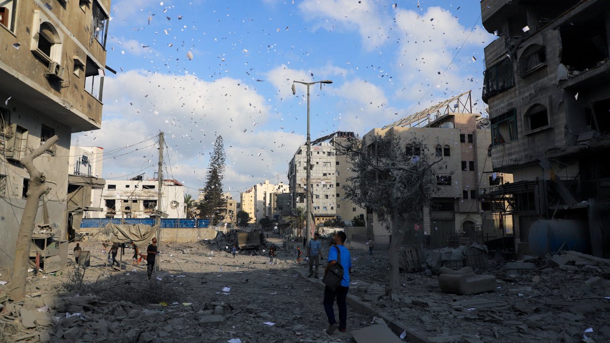 Leaflets that were dropped by Israeli forces, ordering residents of Gaza City to evacuate, fall in Gaza City, Palestine, Sept. 29, 2025. (Reuters Photo)