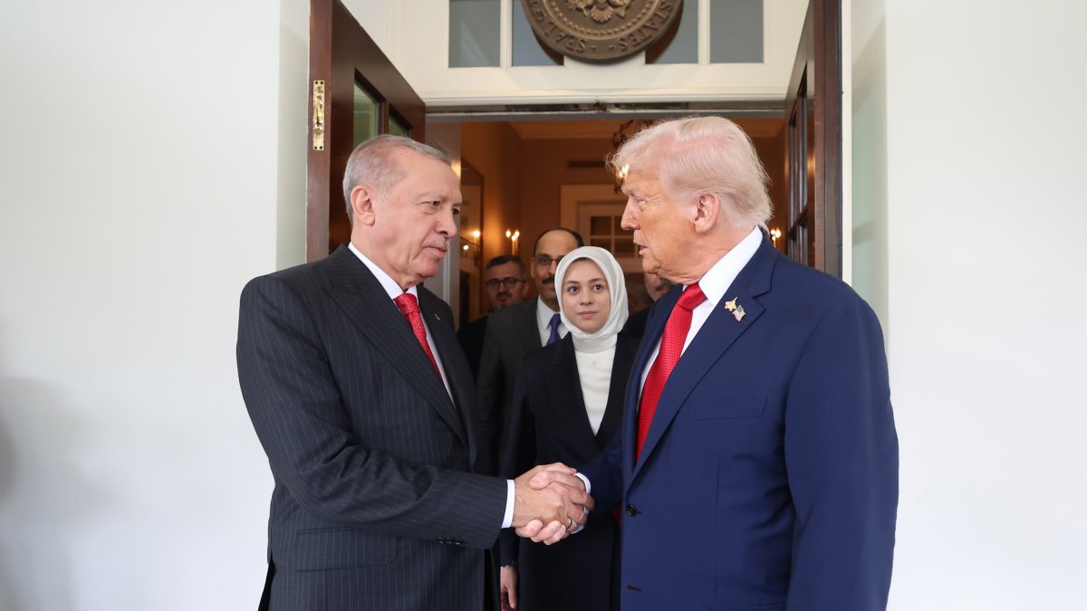 President Recep Tayyip Erdoğan and U.S. President Donald Trump shake hands as they meet at the White House, Sept 25, 2025. (AA File Photo)