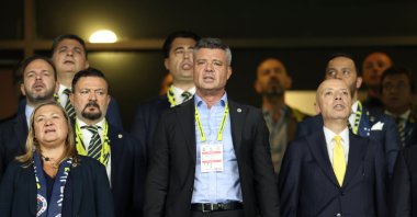 Fenerbahçe president Sadettin Saran (C) watches on during the Süper Lig match against Antalyaspor at Chobani Stadium, Sept. 28, 2025. (AA Photo)