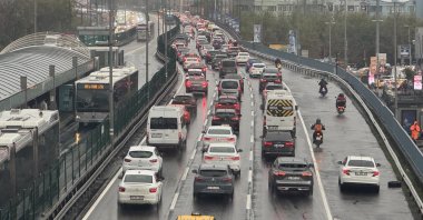Traffic congestion on the D-100 highway during morning rain in Istanbul, Türkiye, Sept. 29, 2025. (AA Photo)