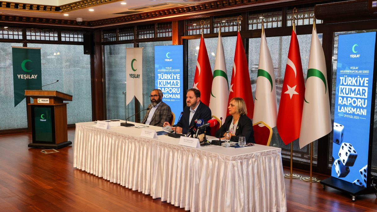 Associate professor Mehmet Dinç, president of Green Crescent (Yeşilay) (C), professor Murat Şentürk, president of Türkiye Yeşilay Science Board (R), and Dr. Merih Altıntaş, Advisory Board Member of Yeşilay, present the gambling report at Yeşilay Center, Istanbul, Türkiye, Sept. 29, 2025. (Courtesy Of Yeşilay)