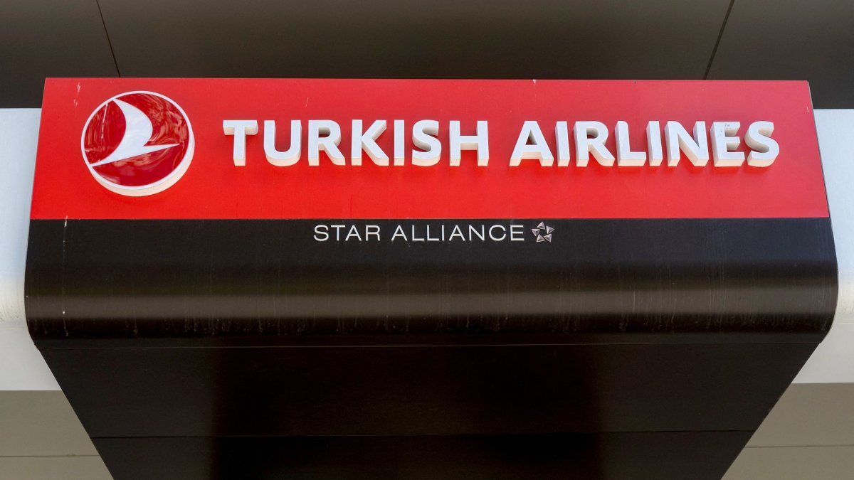 A Turkish Airlines (THY) logo on an office building, Istanbul, Türkiye, Nov. 14, 2023. (AFP Photo)