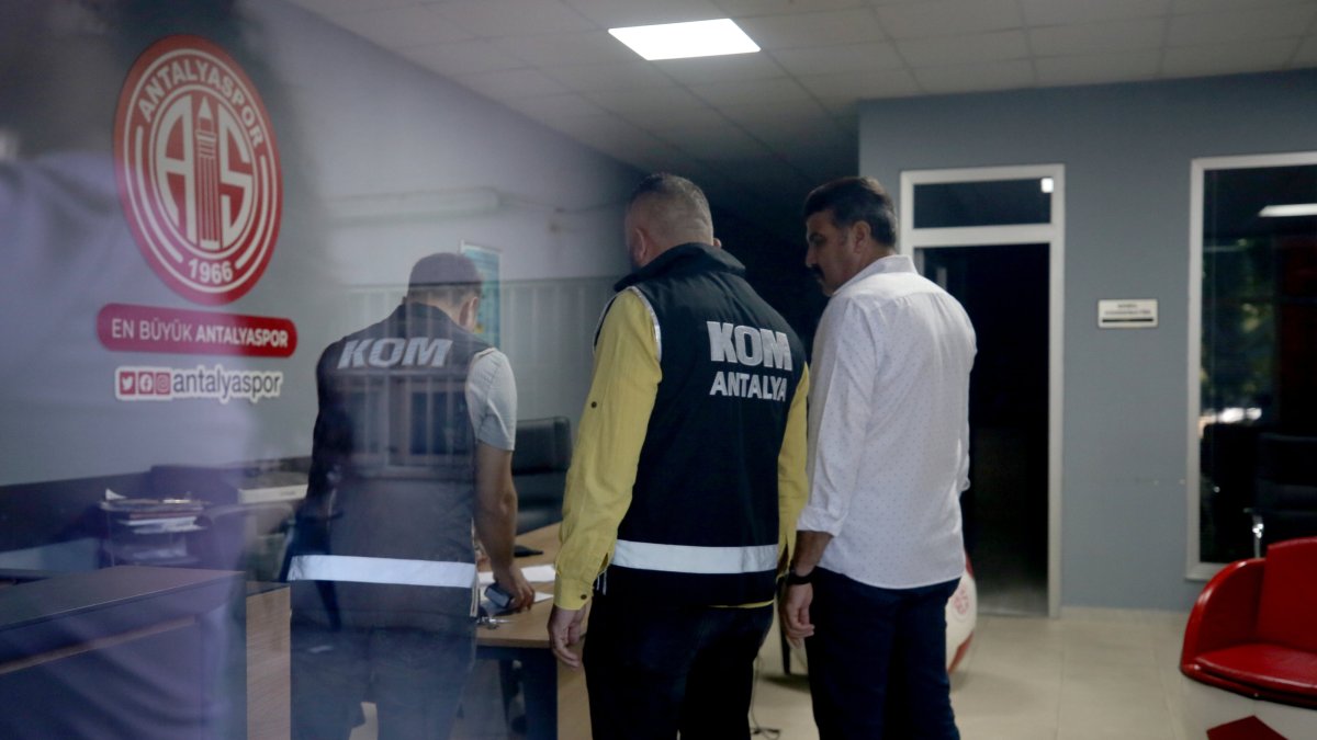 Police conduct a search at the Antalyaspor Excavation and Mining Industry offices as part of a bribery and corruption investigation into the Antalya Metropolitan Municipality, Antalya, Türkiye, Sept. 30, 2025. (AA Photo)