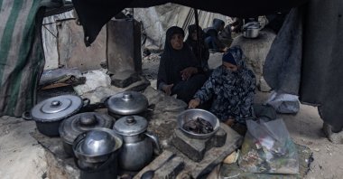 Internally displaced Palestinians cook inside a temporary shelter set up in Khan Younis, Gaza Strip, Palestine, Sept. 30, 2025. (EPA Photo)