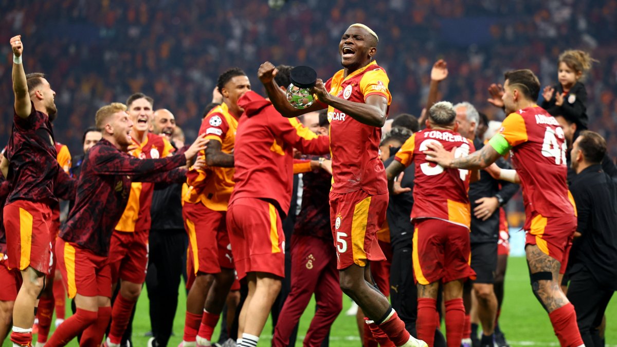 Galatasaray&#039;s Victor Osimhen and teammates celebrate after the Champions League match against Liverpool at RAMS Park, Istanbul, Türkiye, Sept. 30, 2025. (Reuters Photo)