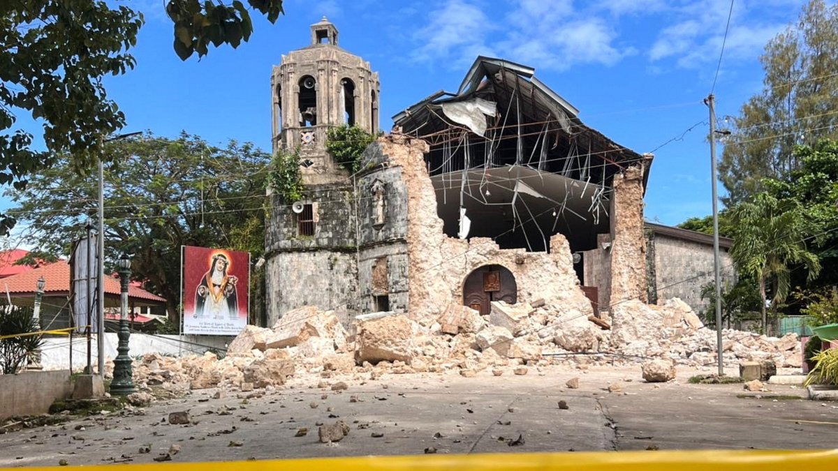 A damaged church in the aftermath of an earthquake in Bogo city, Cebu island, Philippines, Oct. 1, 2025. (EPA Photo)