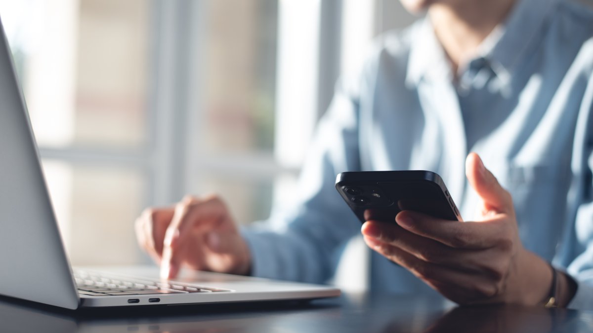 Larger enterprises and companies in the information, communication and financial sectors lead AI adoption, primarily for marketing and production purposes. (Shutterstock Photo)