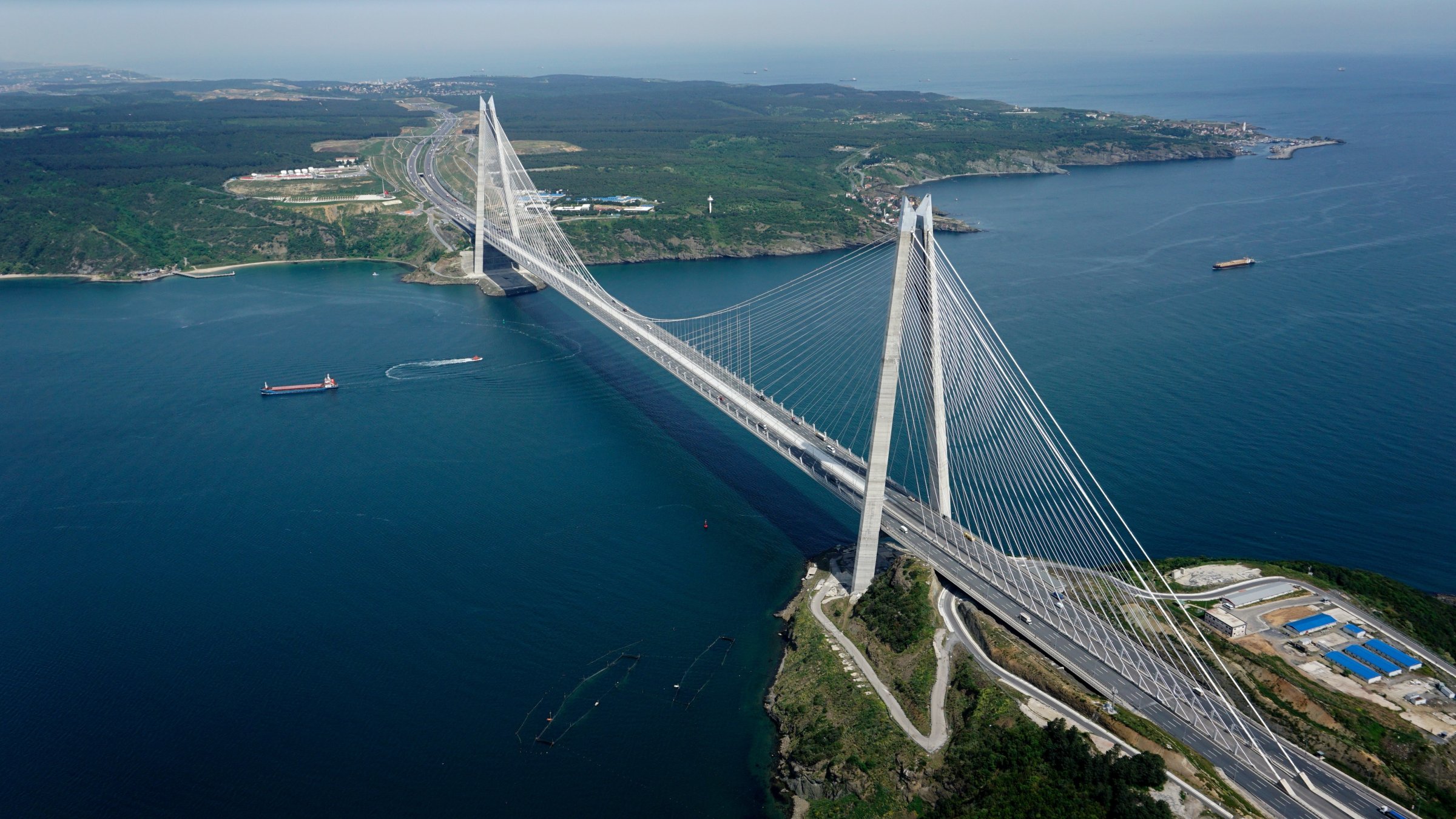 A view of the Yavuz Sultan Selim Bridge spanning the Bosporus, Istanbul, Türkiye, May 2018. (Shutterstock Photo)
