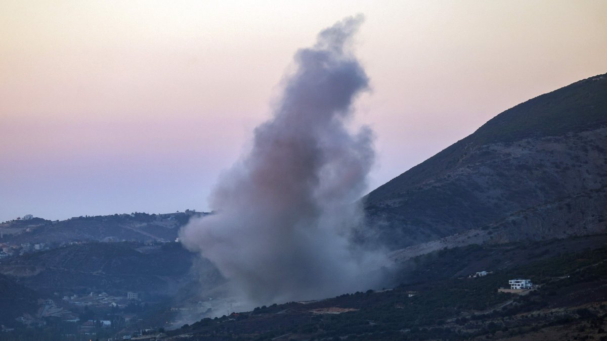 Smoke rises following an Israeli airstrike on the outskirts of the southern village of Jarmaq, Lebanon, Sept. 28, 2025. (AFP Photo)
