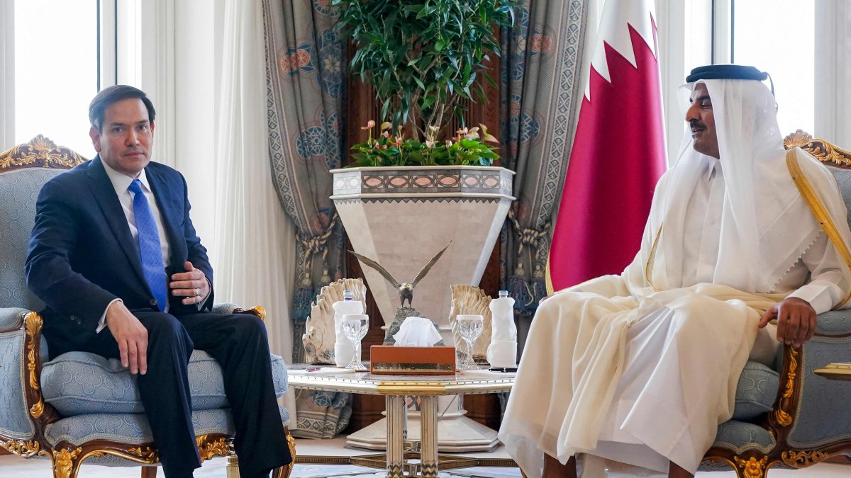 U.S. Secretary of State Marco Rubio meets with Qatari Emir Sheikh Tamim bin Hamad al-Thani a week after Israeli air strikes targeted Hamas leaders, at the Amiri Diwan in Doha, Qatar, Sept. 16, 2025. (AFP Photo)