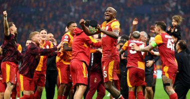 Galatasaray&#039;s Victor Osimhen and teammates celebrate after the Champions League match against Liverpool at RAMS Park, Istanbul, Türkiye, Sept. 30, 2025. (Reuters Photo)