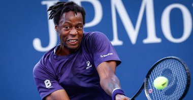 France’s Gael Monfils returns the ball to Russia’s Roman Safiullin during their men&#039;s singles first round tennis match on day three of the U.S. Open tennis tournament at the USTA Billie Jean King National Tennis Center, New York City, U.S., Aug. 26, 2025. (AFP Photo)