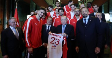 President Recep Tayyip Erdoğan poses for a photo with the men&#039;s basketball national team after their return from the EuroBasket 2025, Ankara, Türkiye, Sept. 16, 2025. (AA Photo)