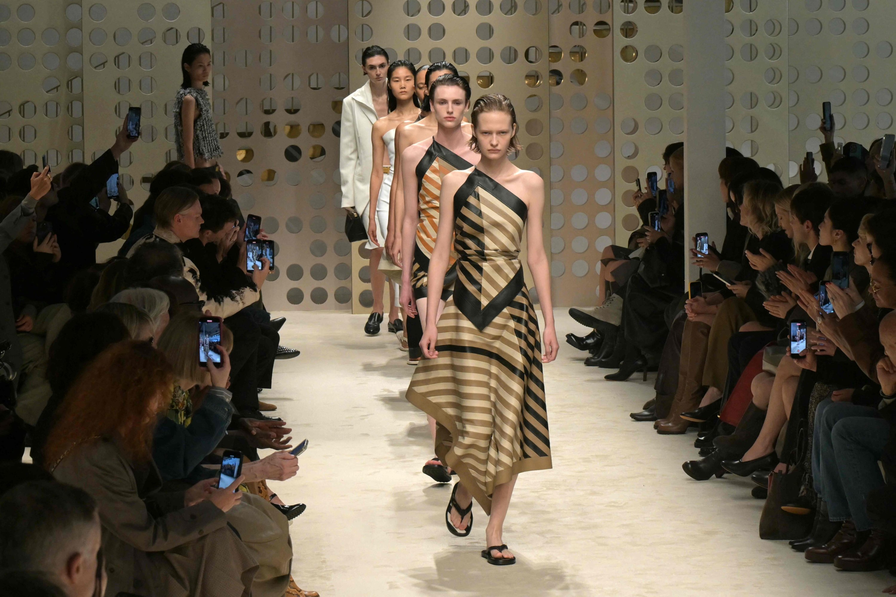 Milan Fashion Week A Day Of Change And Energy Daily Sabah