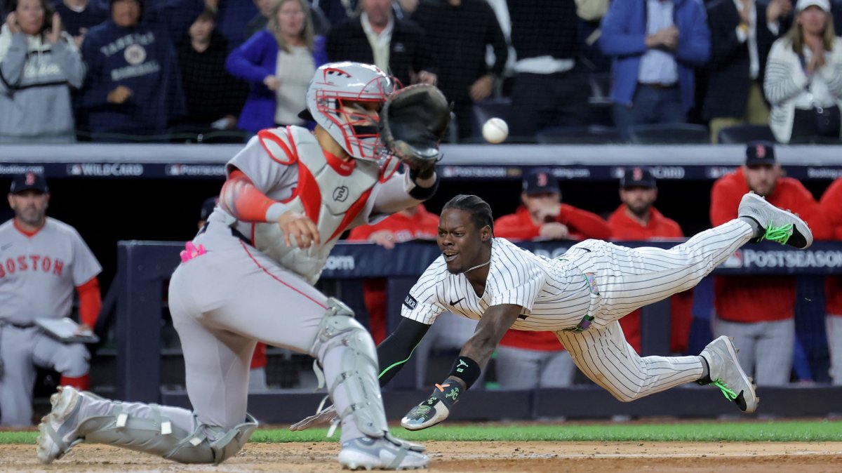 New York Yankees second baseman Jazz Chisholm Jr. (R) scores the game-winning run against Boston Red Sox catcher Carlos Narvaez during the eighth inning of game two of the Wildcard round of the 2025 MLB playoffs at Yankee Stadium, New York, U.S., Oct. 1, 2025. (Reuters Photo)