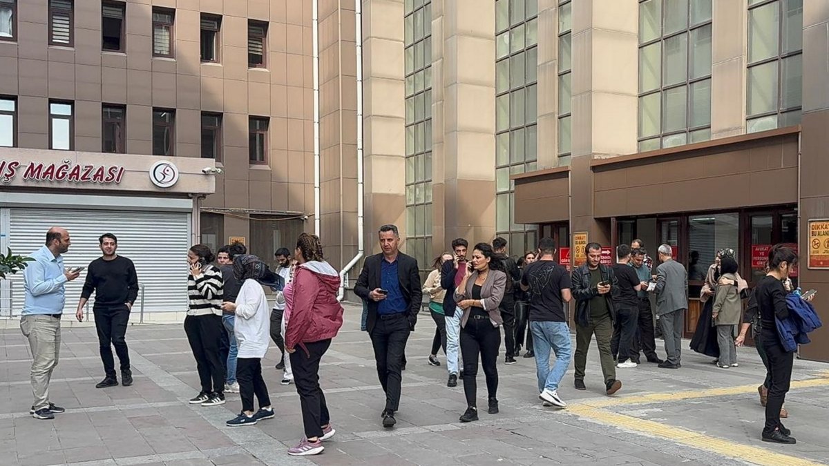People leave their homes after an earthquake shakes Istanbul, Türkiye, Oct. 2, 2025 (AA Photo)

