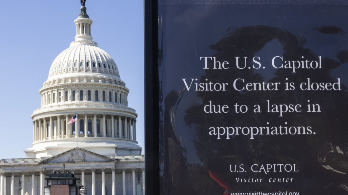 A sign outside the U.S. Capitol advises visitors about the government shutdown in Washington, D.C., U.S., Oct. 1, 2025. (EPA Photo)