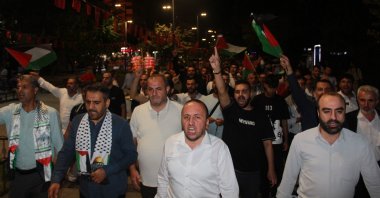 People stage a protest against the Israeli raids on the flotilla, Siirt, eastern Türkiye, Oct. 2, 2025. (IHA Photo)