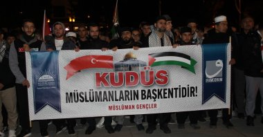 Protesters rally with banners against Israel, Çorum,Türkiye, Oct. 2, 2025. (IHA Photo)