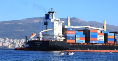 Large container ship docks at the port, Gemlik, Bursa, northwestern Türkiye, Nov. 21, 2021. (Shutterstock Photo)