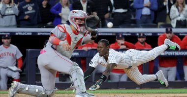 New York Yankees second baseman Jazz Chisholm Jr. (R) scores the game-winning run against Boston Red Sox catcher Carlos Narvaez during the eighth inning of game two of the Wildcard round of the 2025 MLB playoffs at Yankee Stadium, New York, U.S., Oct. 1, 2025. (Reuters Photo)